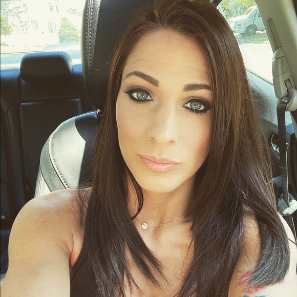 Meet your Posher, Holly - Picture 2 of 4